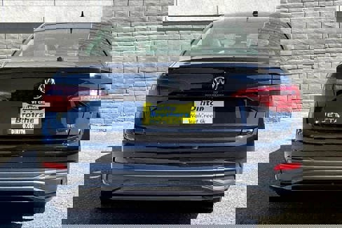 Used 2022 Volkswagen Jetta SE w/ Panoramic Sunroof Package image 3