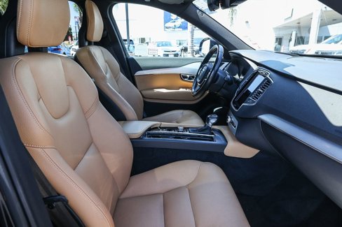Used 2017 Volvo XC90 T6 Momentum w/ Vision Package image 30