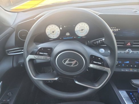 Used 2024 Hyundai Elantra SEL image 15