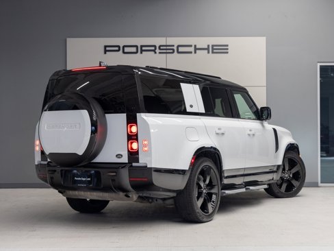 Used 2023 Land Rover Defender 130 X-Dynamic SE image 7
