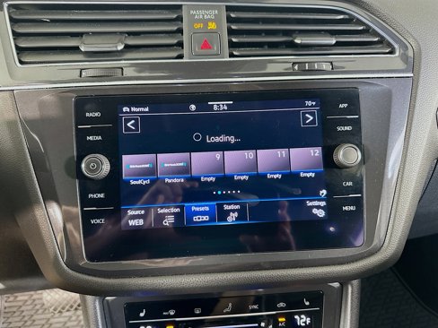 Used 2022 Volkswagen Tiguan SE w/ Panoramic Sunroof Package image 22