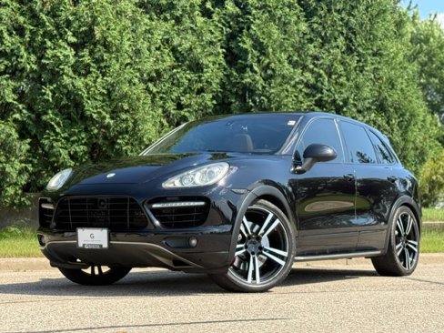 Used 2012 Porsche Cayenne Turbo image 2