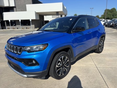 Used 2023 Jeep Compass Limited image 3
