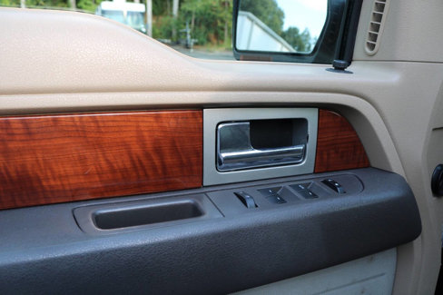 Used 2010 Ford F150 Lariat image 26