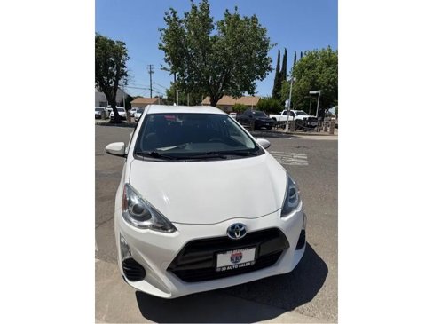Used 2016 Toyota Prius C Two image 2