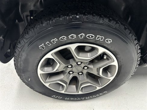 Used 2022 Jeep Cherokee Trailhawk image 12