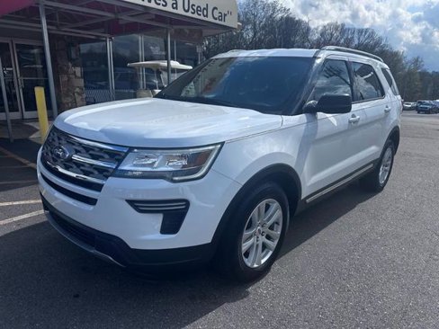 Used 2018 Ford Explorer XLT image 1