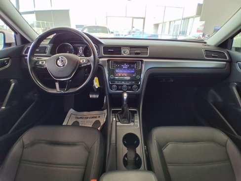 Used 2017 Volkswagen Passat 1.8T R-Line image 10