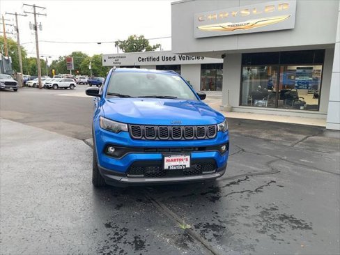 Used 2025 Jeep Compass Latitude w/ Altitude Special Edition image 3