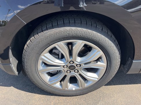 Used 2024 Ford Edge Titanium image 3