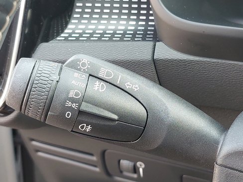Used 2021 Volvo XC40 T4 R-Design w/ Climate Package image 28