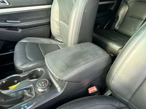 Used 2016 Ford Explorer XLT w/ Equipment Group 202A image 23