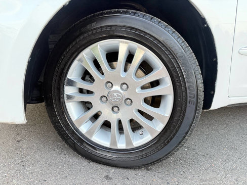 Used 2008 Toyota Sienna XLE Limited image 25