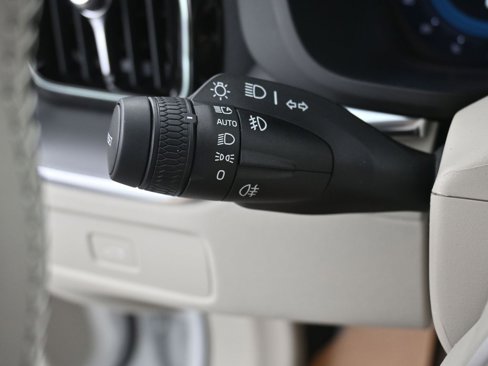 New 2025 Volvo XC60 B5 Core w/ Climate Package image 15