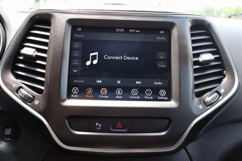 Used 2020 Jeep Cherokee Trailhawk w/ Cold Weather Group image 21