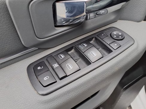 Certified 2020 RAM 1500 Classic SLT image 8