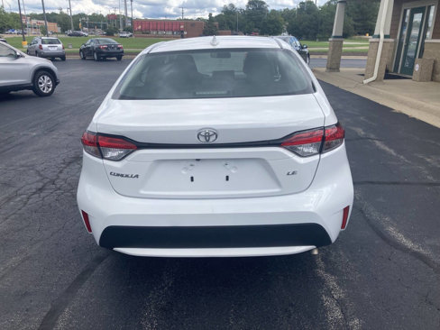 Used 2022 Toyota Corolla LE image 4