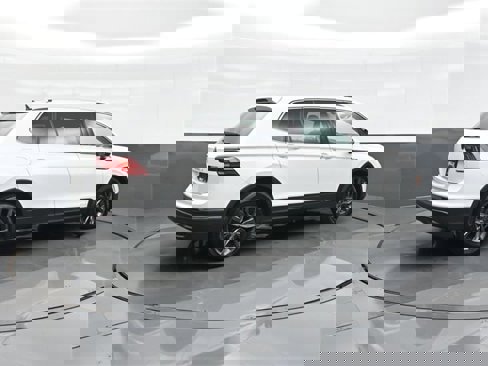 Used 2022 Volkswagen Tiguan SE image 7