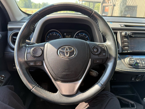 Used 2018 Toyota RAV4 XLE image 8