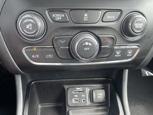 Used 2016 Jeep Cherokee Latitude image 22
