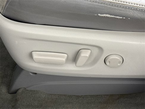 Used 2014 Toyota Sienna Limited image 16