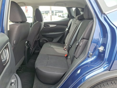 Used 2020 Nissan Rogue Sport S image 11