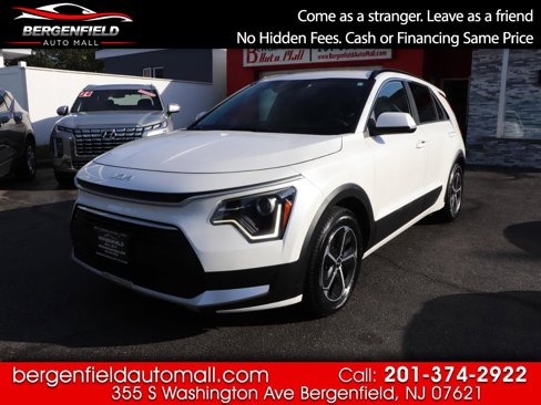 Used 2023 Kia Niro LX image 1