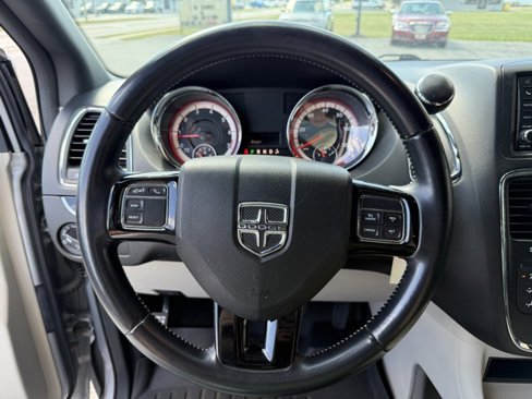 Used 2019 Dodge Grand Caravan SXT image 29