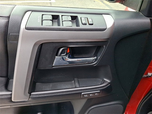 Used 2016 Toyota 4Runner Limited image 12