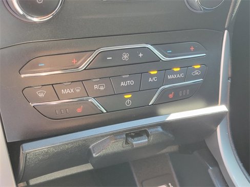 Used 2020 Ford Edge SEL w/ Cold Weather Package image 31