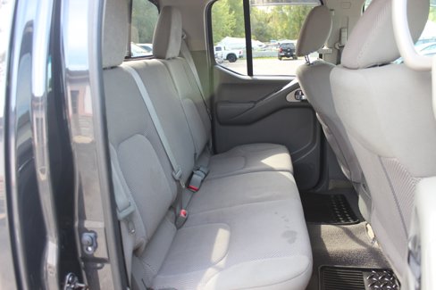 Used 2015 Nissan Frontier SV image 38