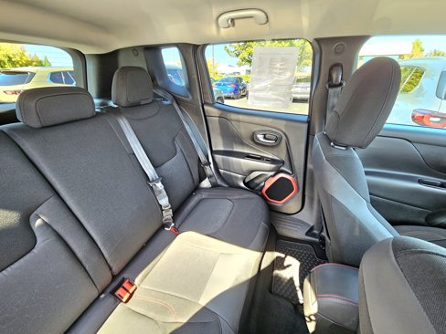 Used 2016 Jeep Renegade Trailhawk w/ Trailer Tow Group image 11