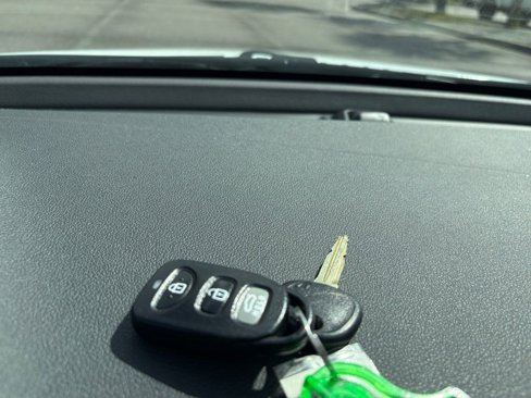 Used 2017 Hyundai Elantra SE image 26