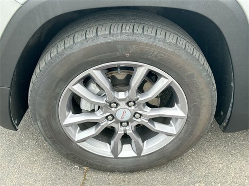 Used 2024 GMC Terrain SLT image 32