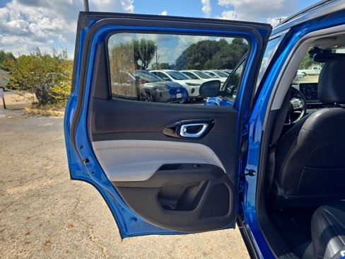 Used 2022 Jeep Compass Limited image 17