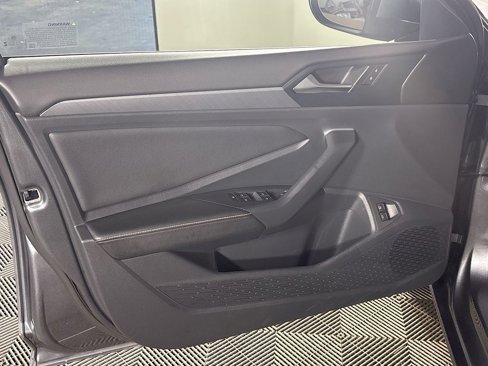 Certified 2024 Volkswagen Jetta SE image 11