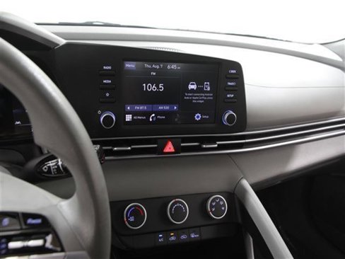 Certified 2023 Hyundai Elantra SE image 9