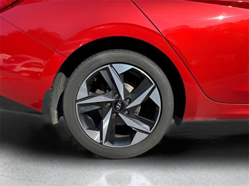 Used 2022 Hyundai Elantra Limited image 14