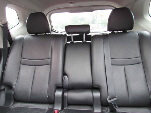 Used 2016 Nissan Rogue SL w/ SL Premium Package image 19