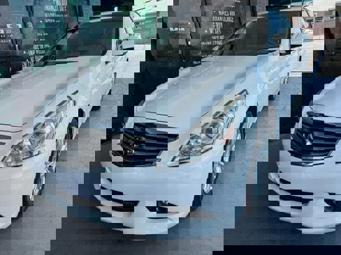 Used 2010 INFINITI G37 Journey w/ Premium Pkg image 3