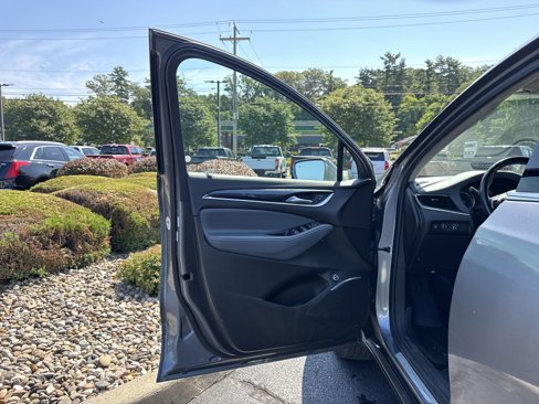 Used 2019 Buick Enclave Essence image 10