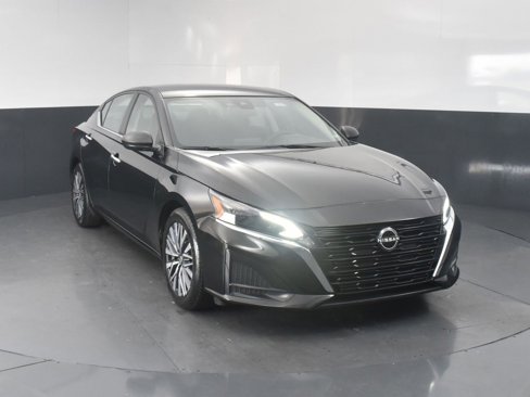 Used 2024 Nissan Altima 2.5 SV image 2