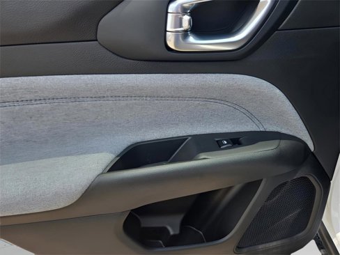 New 2025 Jeep Compass Latitude image 40