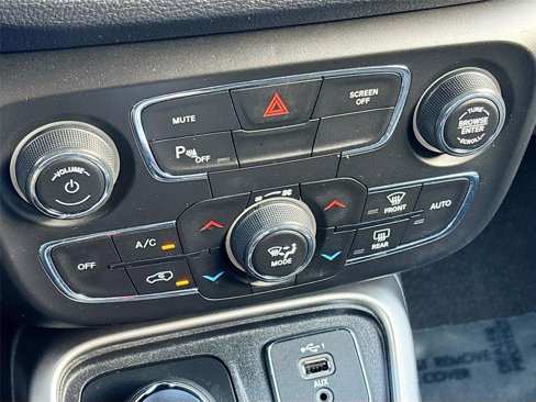 Used 2020 Jeep Compass Latitude w/ Cold Weather Group image 17