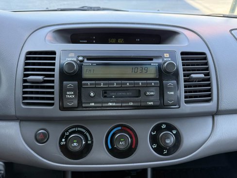 Used 2002 Toyota Camry LE image 17