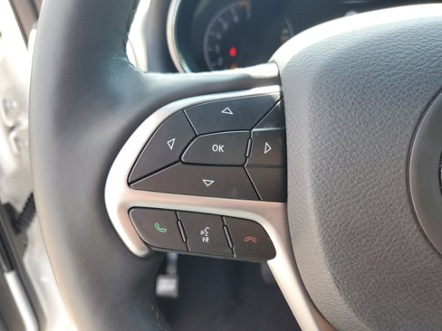 Used 2022 Jeep Grand Cherokee Laredo X image 14