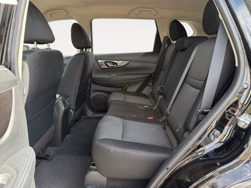 Used 2019 Nissan Rogue SV w/ Premium Package image 13