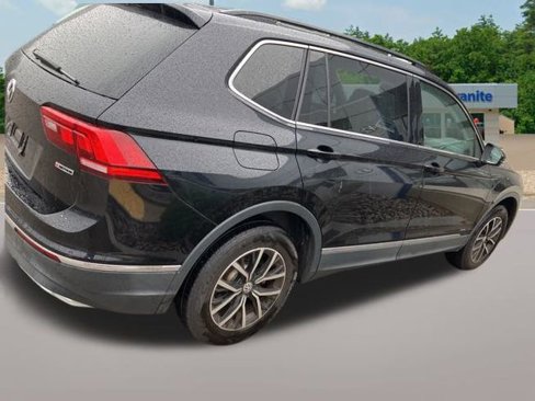 Used 2021 Volkswagen Tiguan SE w/ Panoramic Sunroof Package image 10