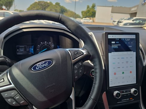Used 2024 Ford Edge SEL w/ Convenience Package image 9