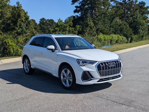 Used 2023 Audi Q3 2.0T Premium w/ Convenience Package image 3